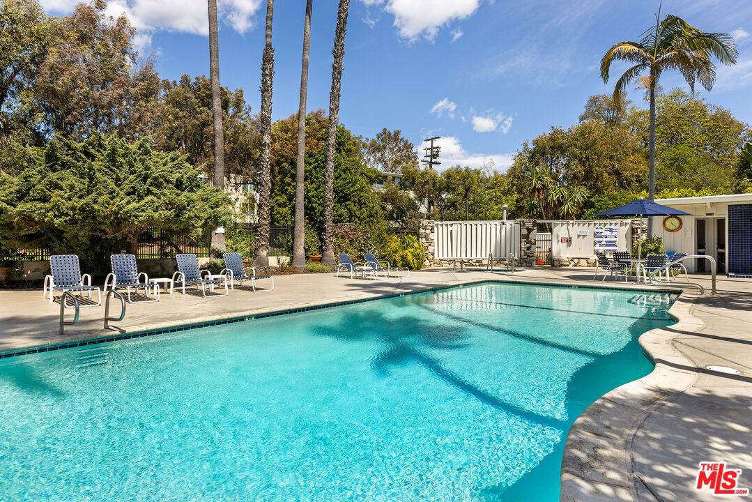 289 Barrington Ave - Photo 1