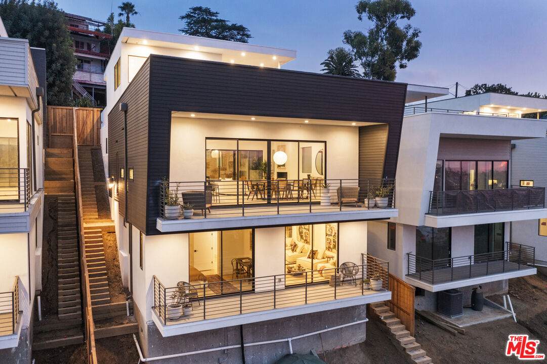 1633 Bruce Ct - Photo 1