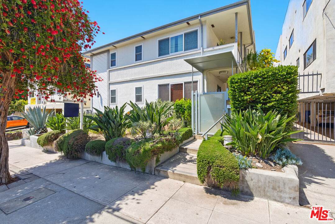 1929 Tamarind Ave - Photo 1