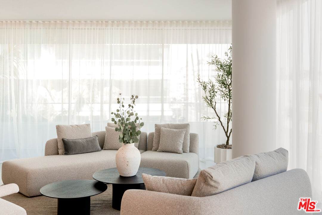 9200 Wilshire Blvd - Photo 1