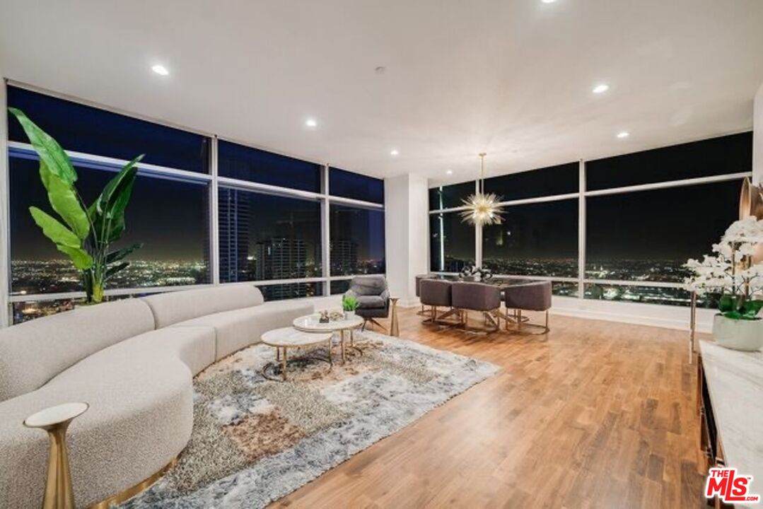 900 Olympic Blvd - Photo 1