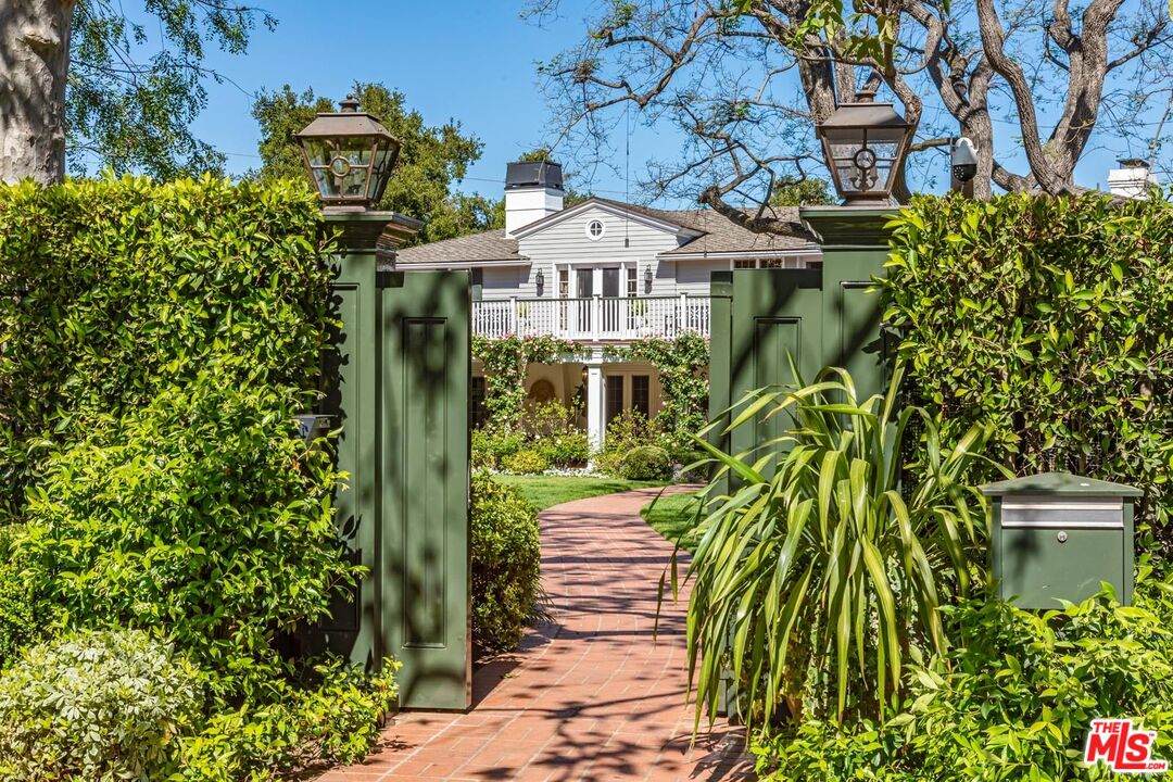 685 Elkins Rd - Photo 1