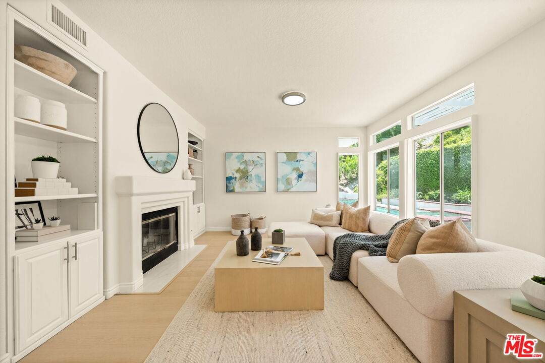 22248 Cairnloch St - Photo 1