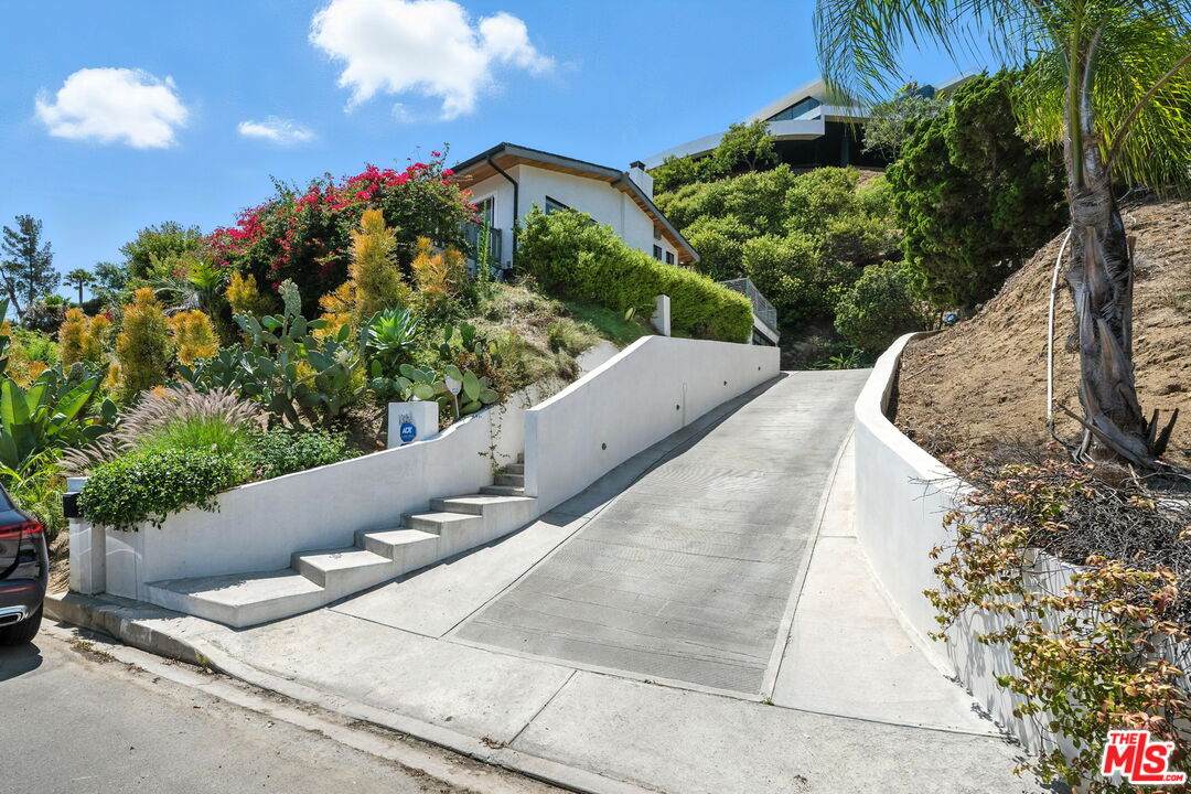 1317 Devlin Dr - Photo 1