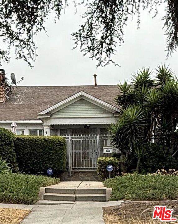 206 Hobart Blvd - Photo 1