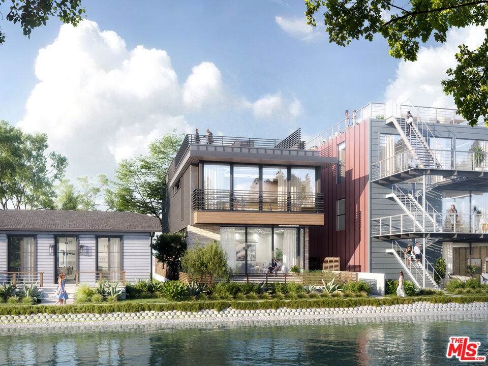 404 Linnie Canal - Photo 1