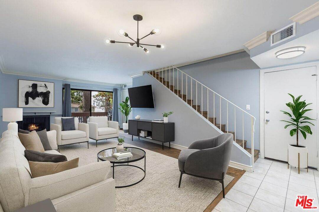 15215 Magnolia Blvd - Photo 1