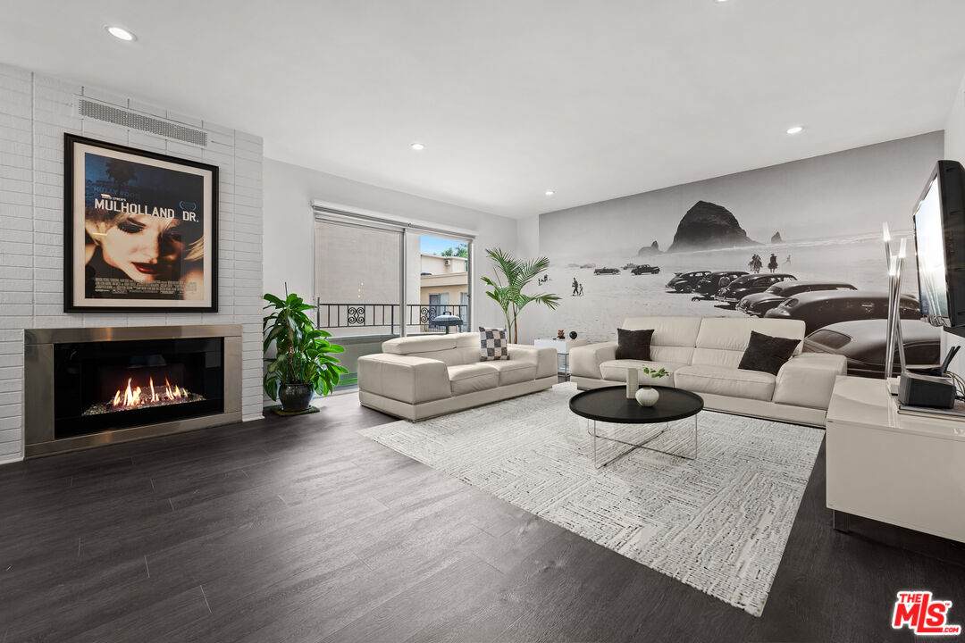 1221 Kings Rd - Photo 1