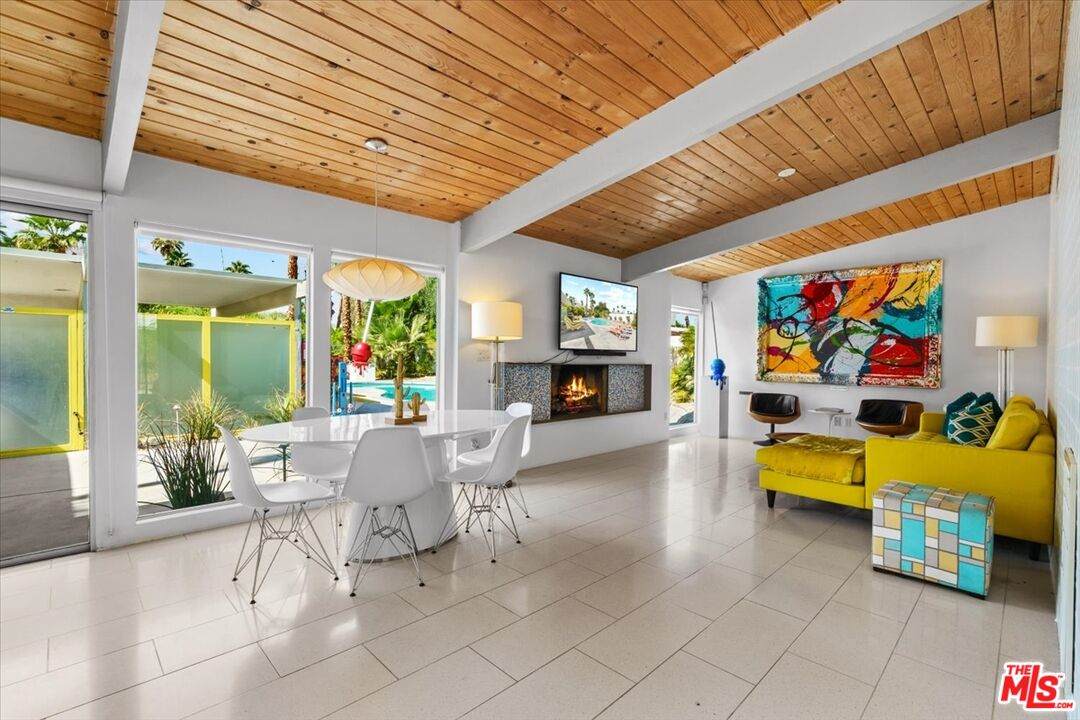 888 Janet Cir - Photo 1