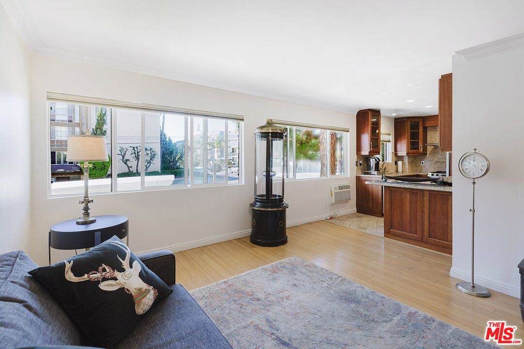 1154 Barrington Ave - Photo 1