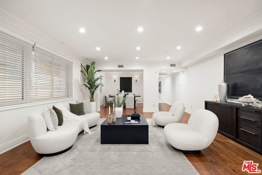 11749 Goshen Ave - Photo 1