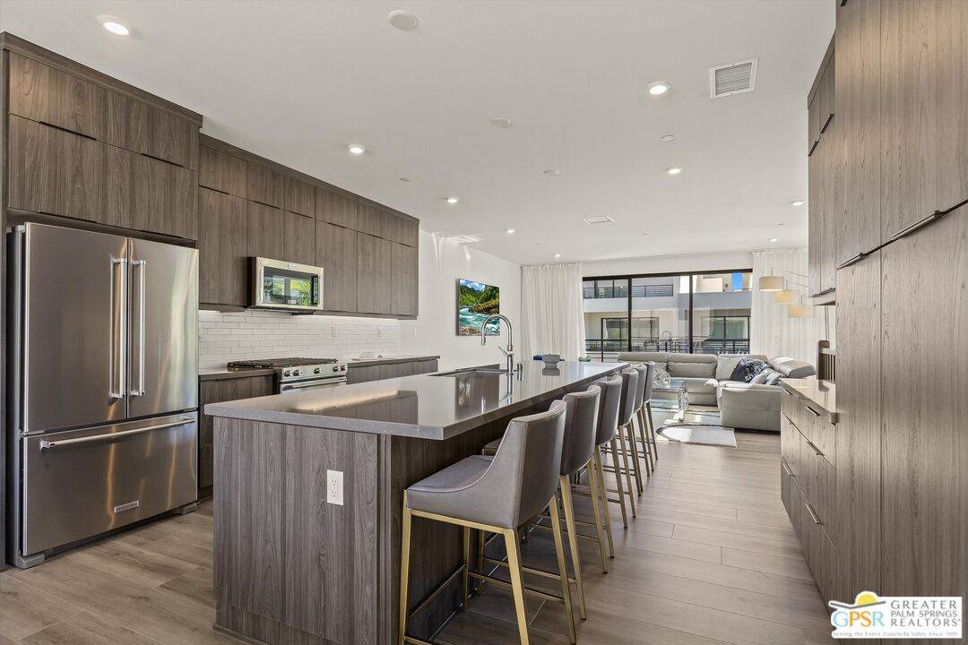 906 Cameron Center Dr - Photo 1