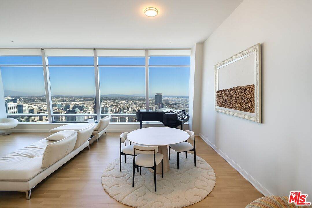 900 Olympic Blvd - Photo 1