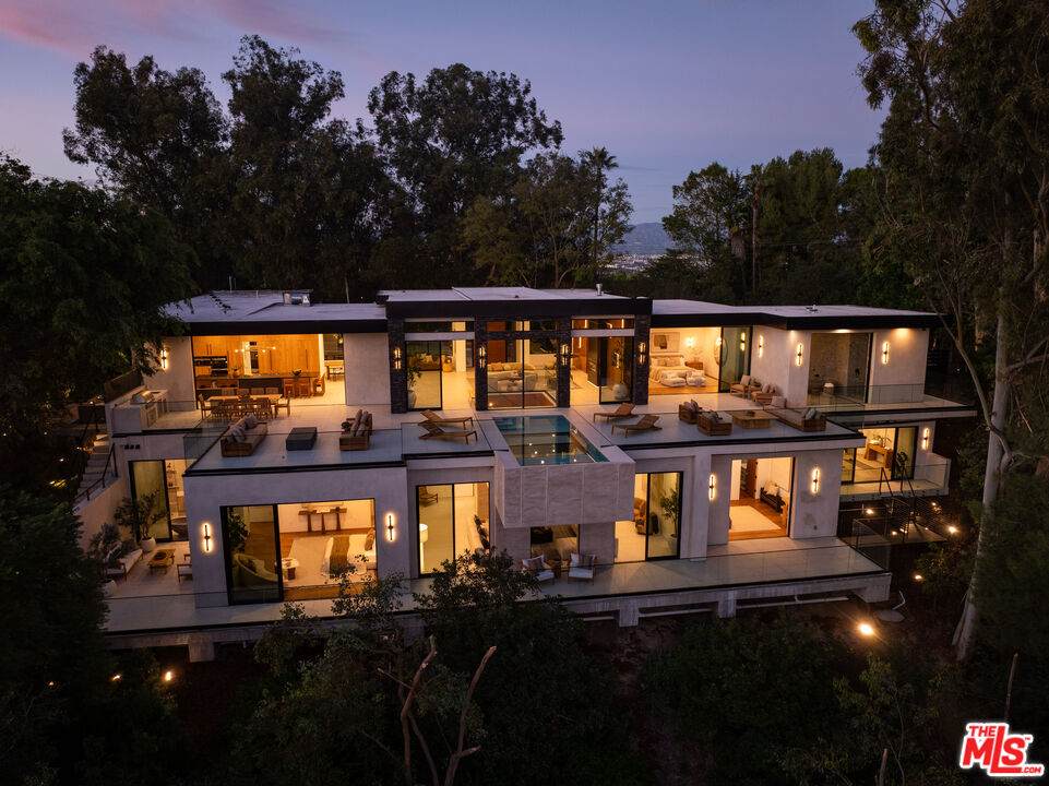 12752 Mulholland Dr - Photo 1