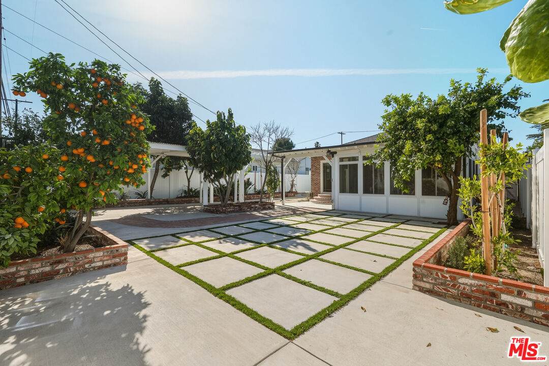 5822 Lindley Ave - Photo 1