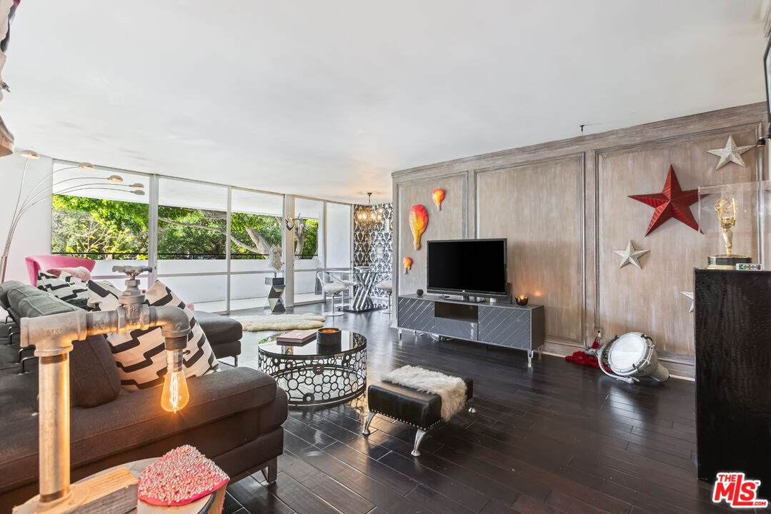 848 Kings Rd - Photo 1