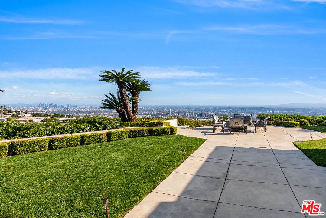 380 Trousdale Pl - Photo 1