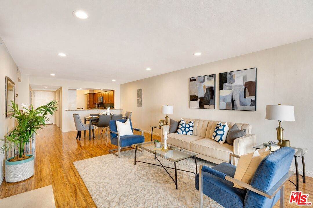 1900 Vine St - Photo 1