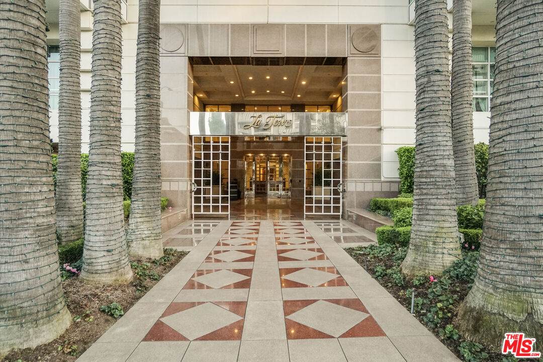 10380 Wilshire Blvd - Photo 1