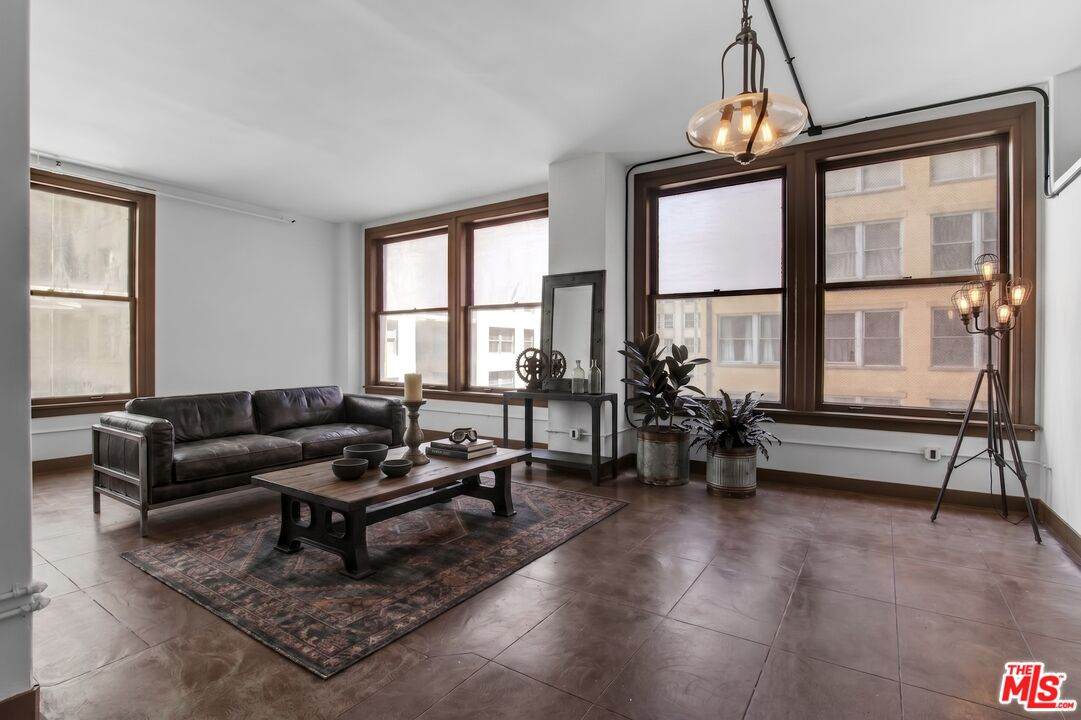 215 7th St - Photo 1