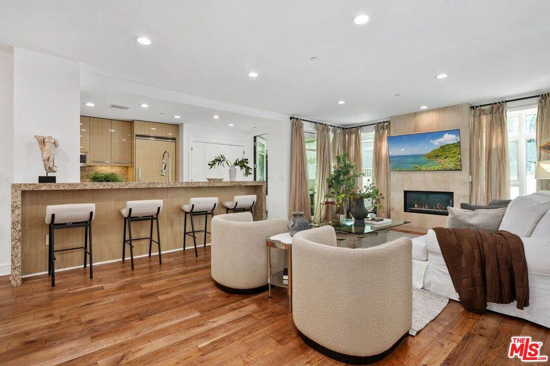 447 Doheny Dr - Photo 1