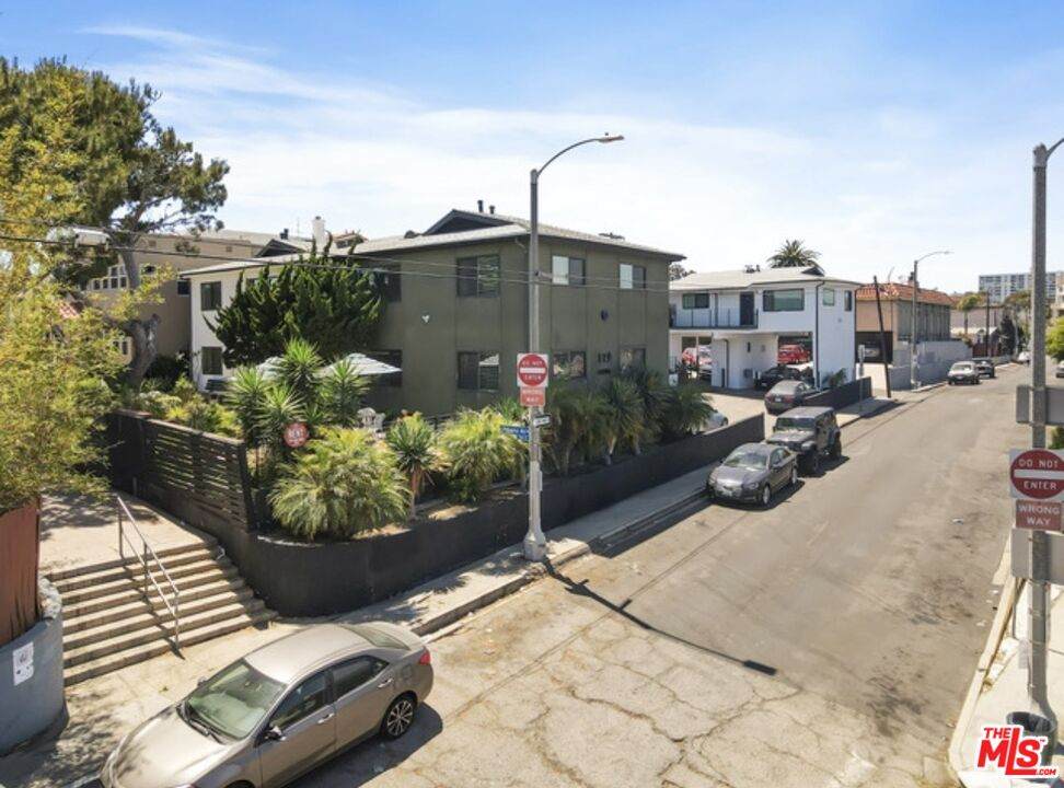 119 Paloma Ave - Photo 1