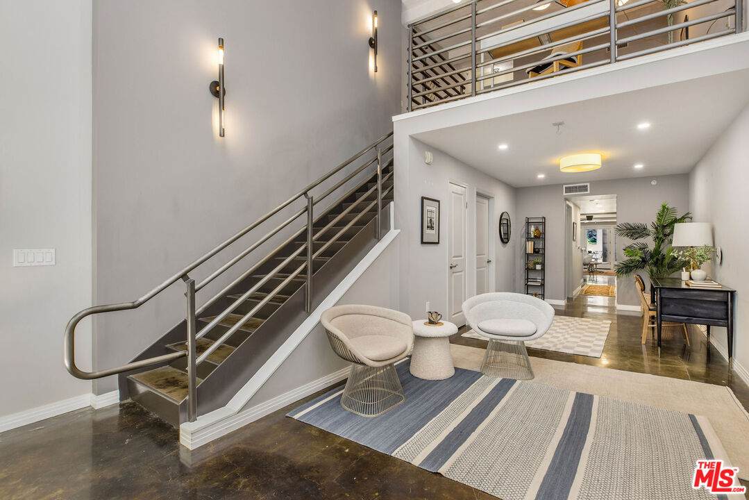 125 Raymond Ave - Photo 1