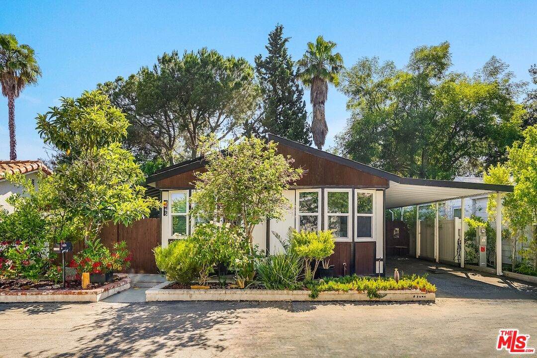 1165 Cherokee - Photo 1