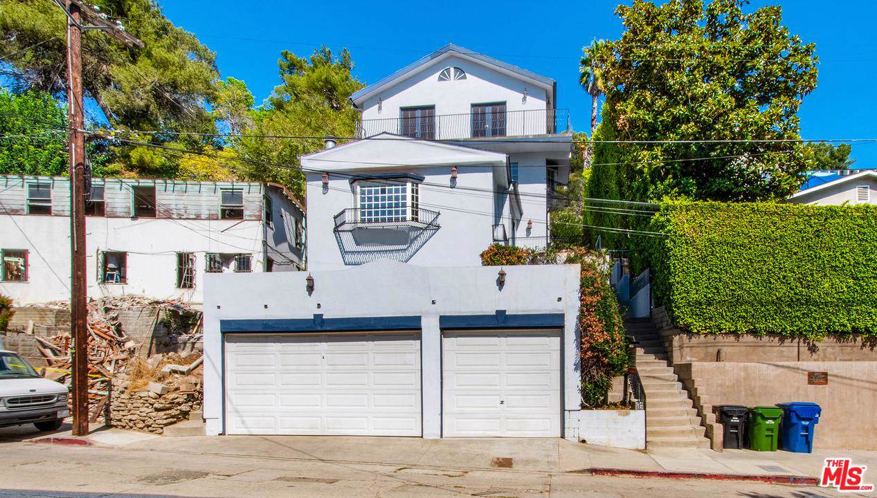 2482 Cheremoya Avenue - Photo 1