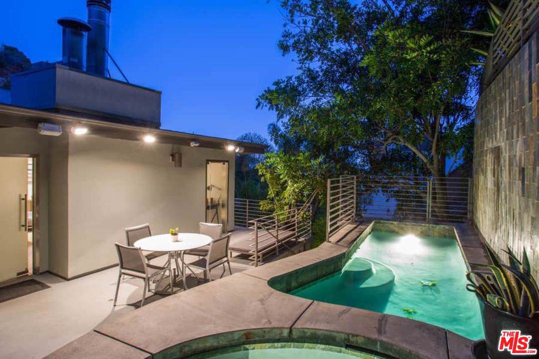 1716 Queens Court - Photo 1
