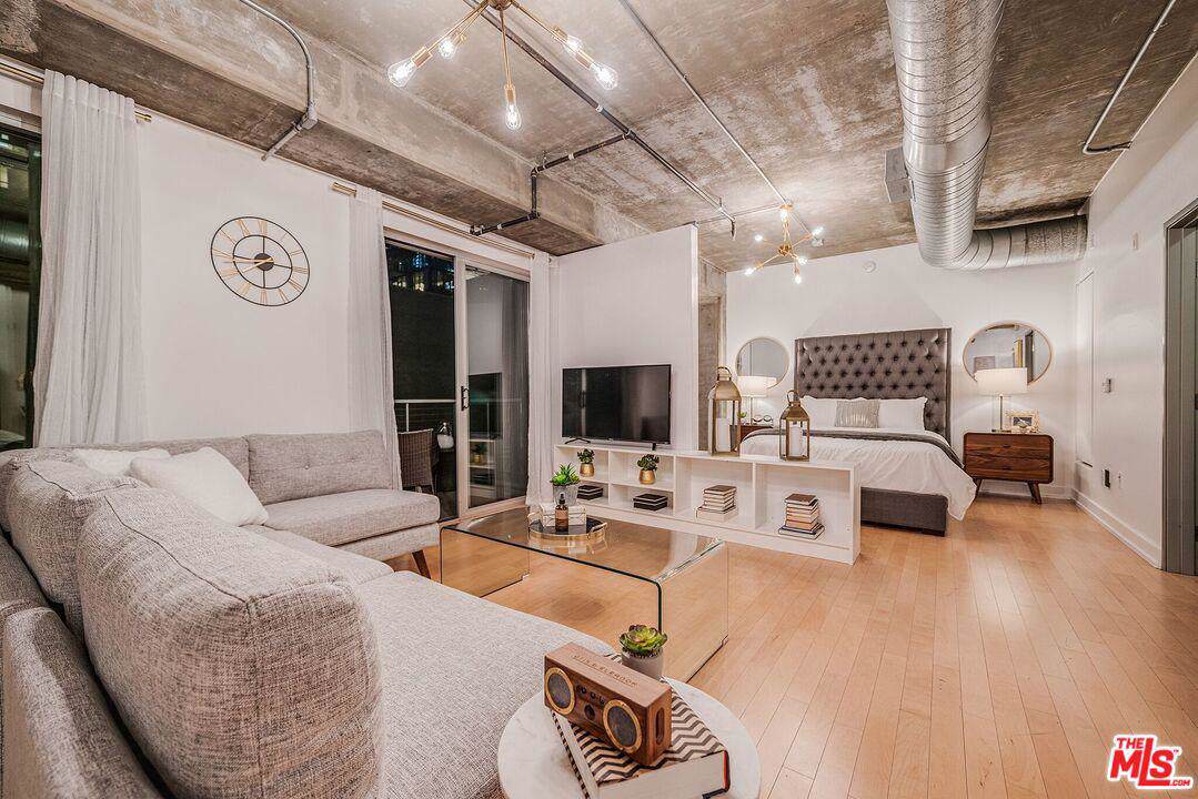 645 9TH Street - Photo 1