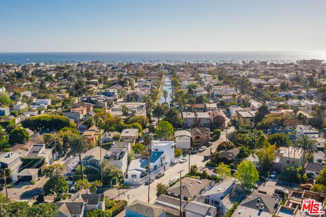 2603 Beach Ave - Photo 1