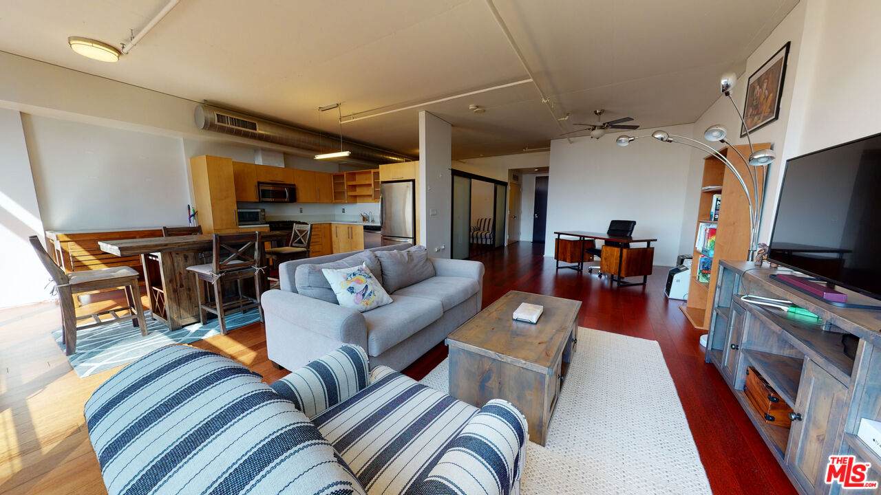 1100 Hope St - Photo 1