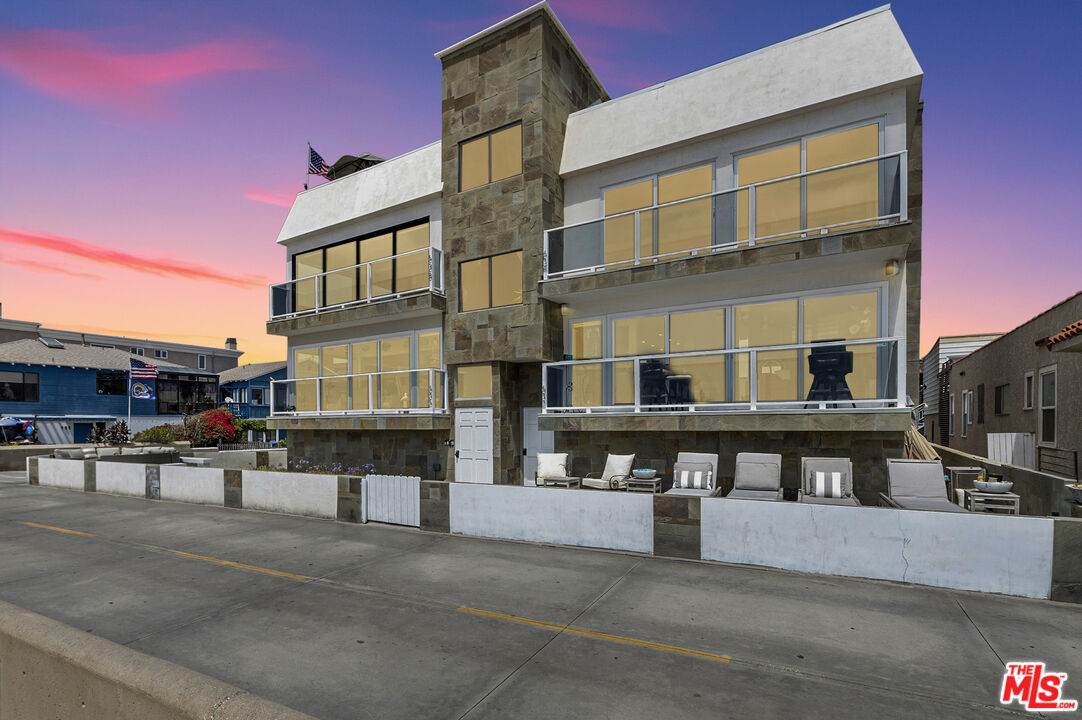 634 The Strand - Photo 1