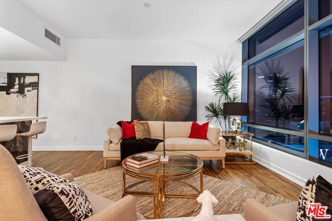 900 Olympic Blvd - Photo 1