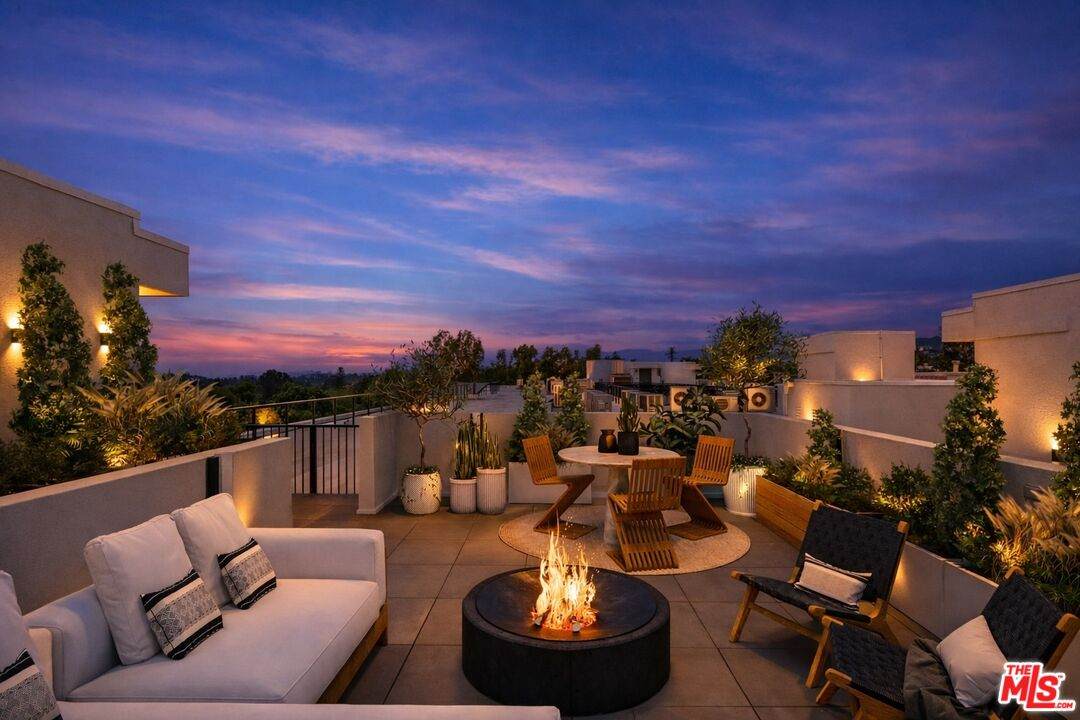 505 Barrington - Photo 1