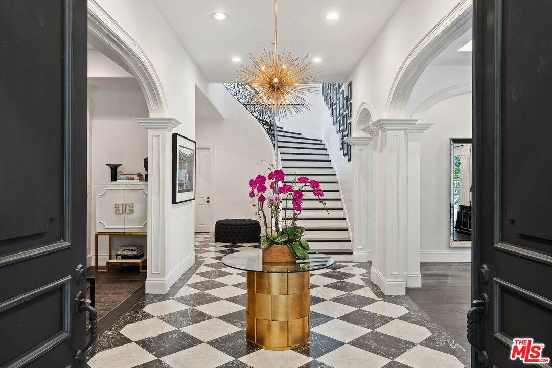 1600 Clear View Dr - Photo 1