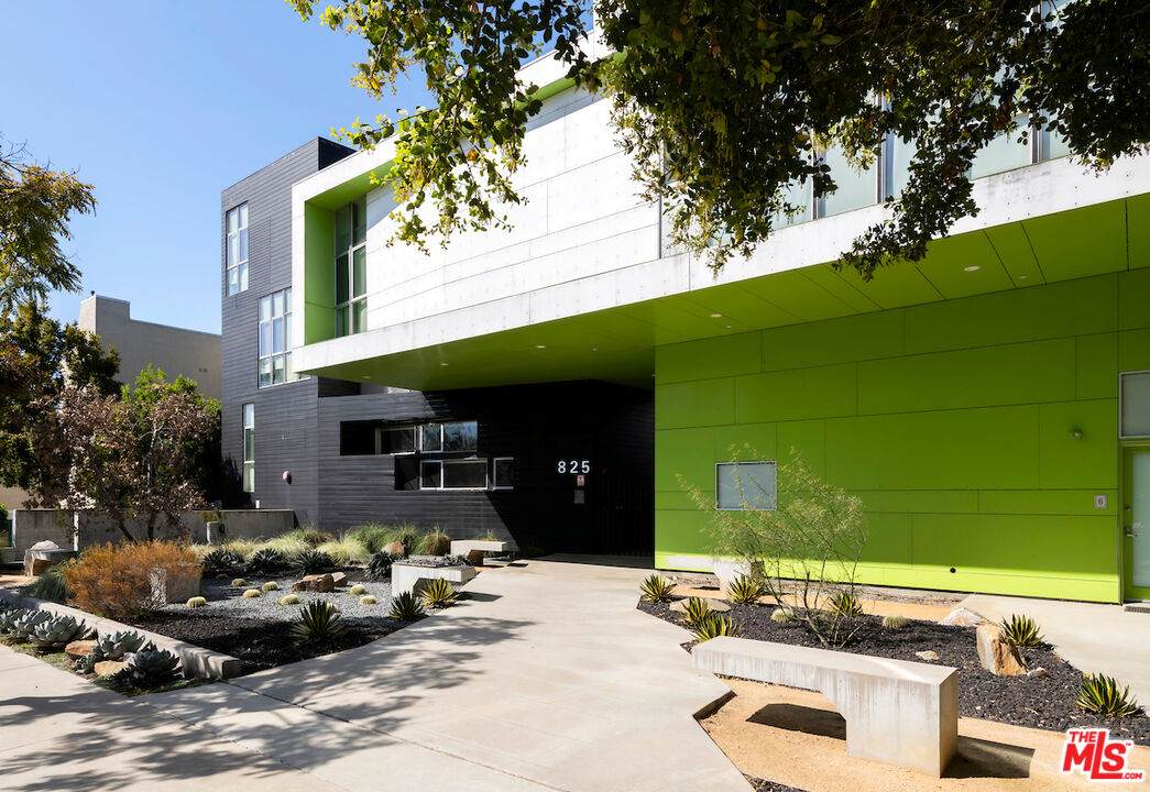 825 Kings Rd - Photo 1