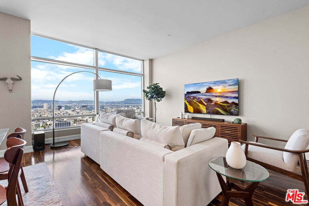 900 Olympic Blvd - Photo 1