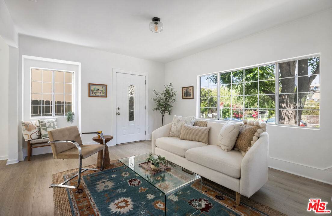 329 Avenue 57 - Photo 1