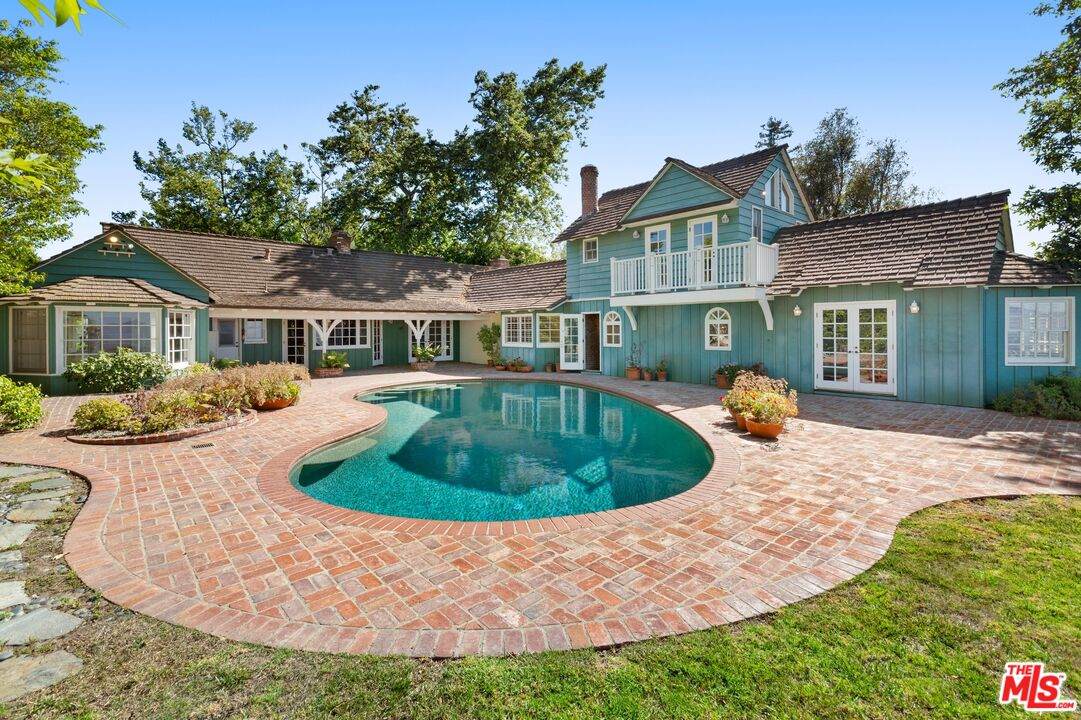 15401 Mulholland Dr - Photo 1