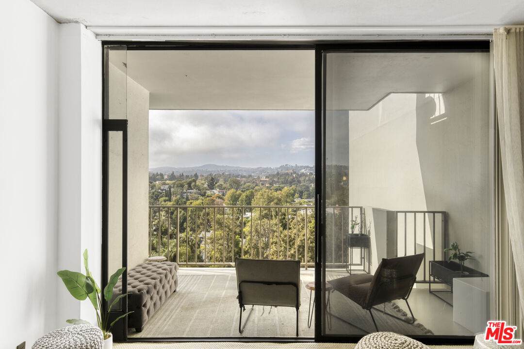 10433 Wilshire Blvd - Photo 1