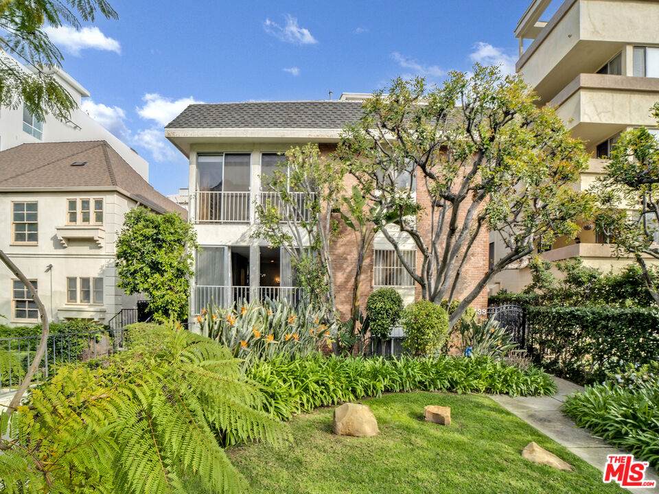 438 Palm Dr - Photo 1