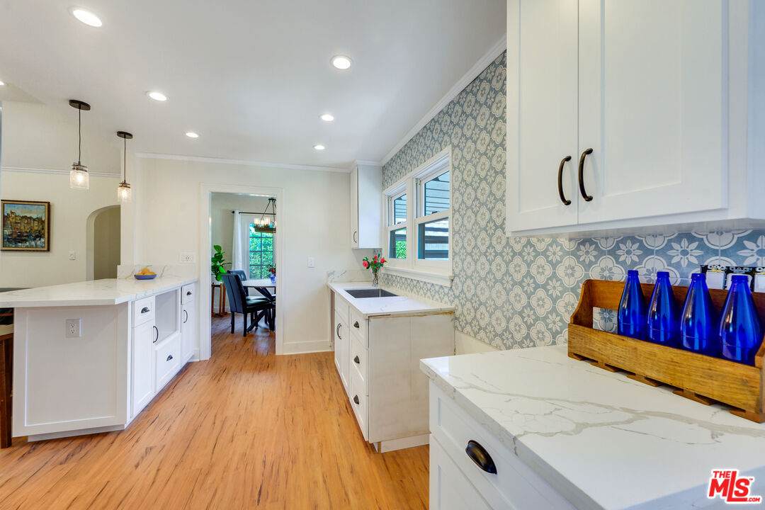 8818 Rosewood Ave - Photo 1