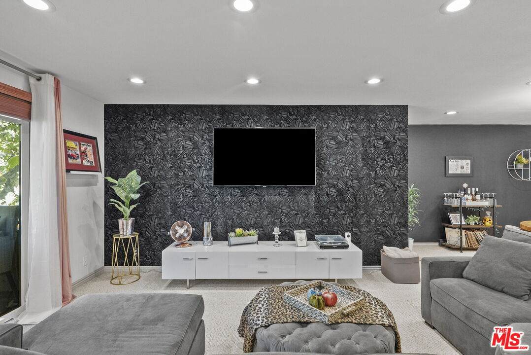 6752 Hillpark Dr - Photo 1