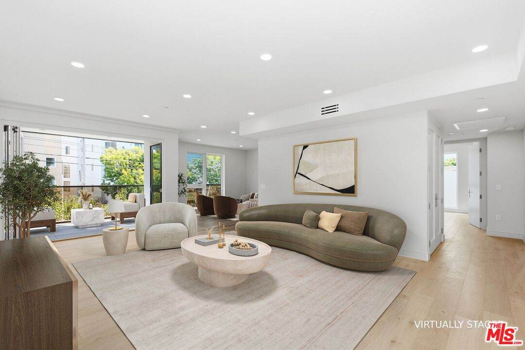 505 Barrington Ave - Photo 1