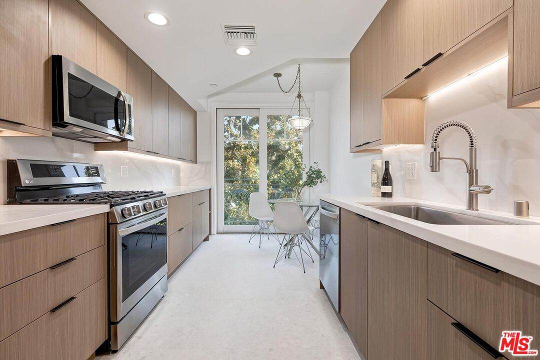 430 Oakhurst Dr - Photo 1