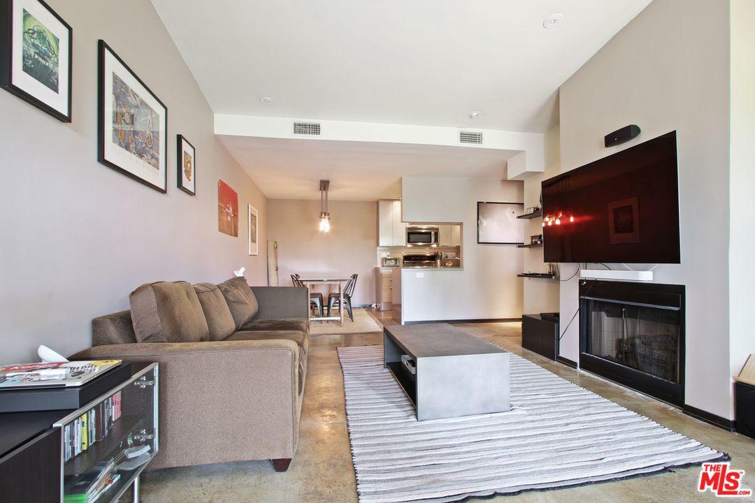 906 Doheny Drive - Photo 1