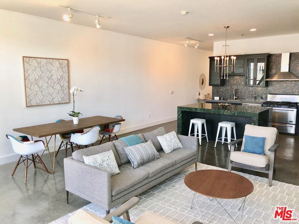 615 Hampton Drive - Photo 1