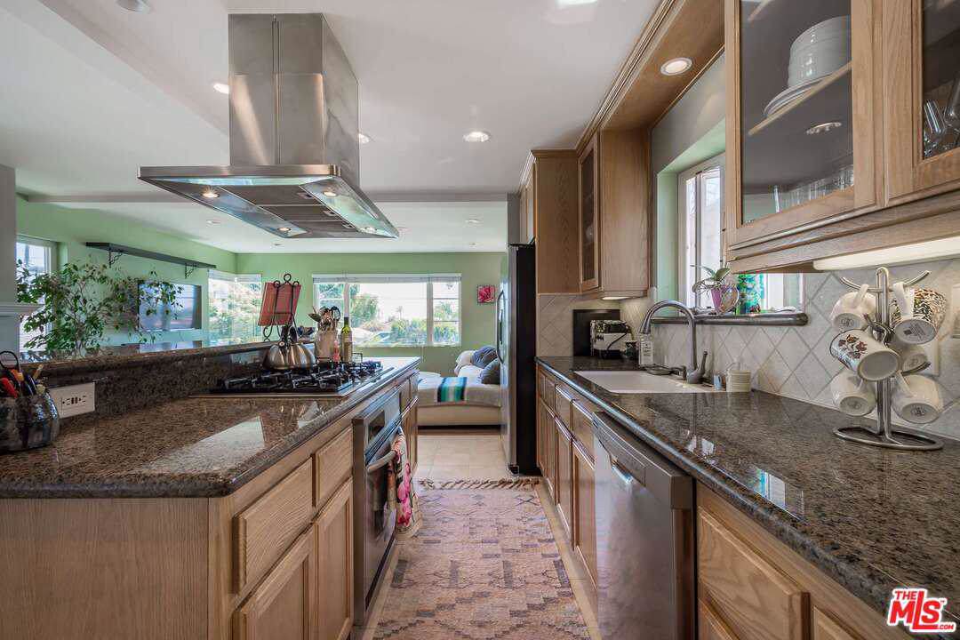 2613 Kerckhoff Avenue - Photo 1
